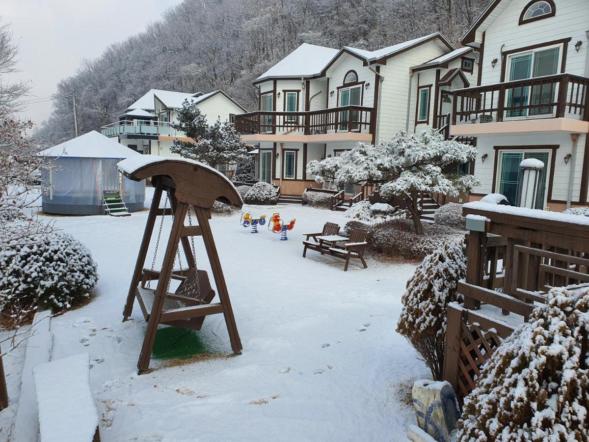 Forest Of Color Pension Hongcheon Eksteriør billede
