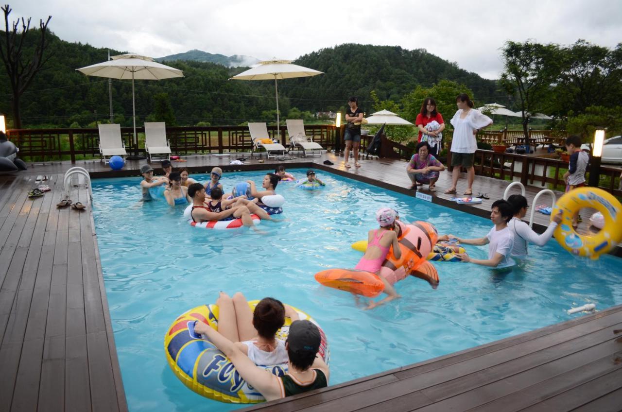 Forest Of Color Pension Hongcheon Eksteriør billede