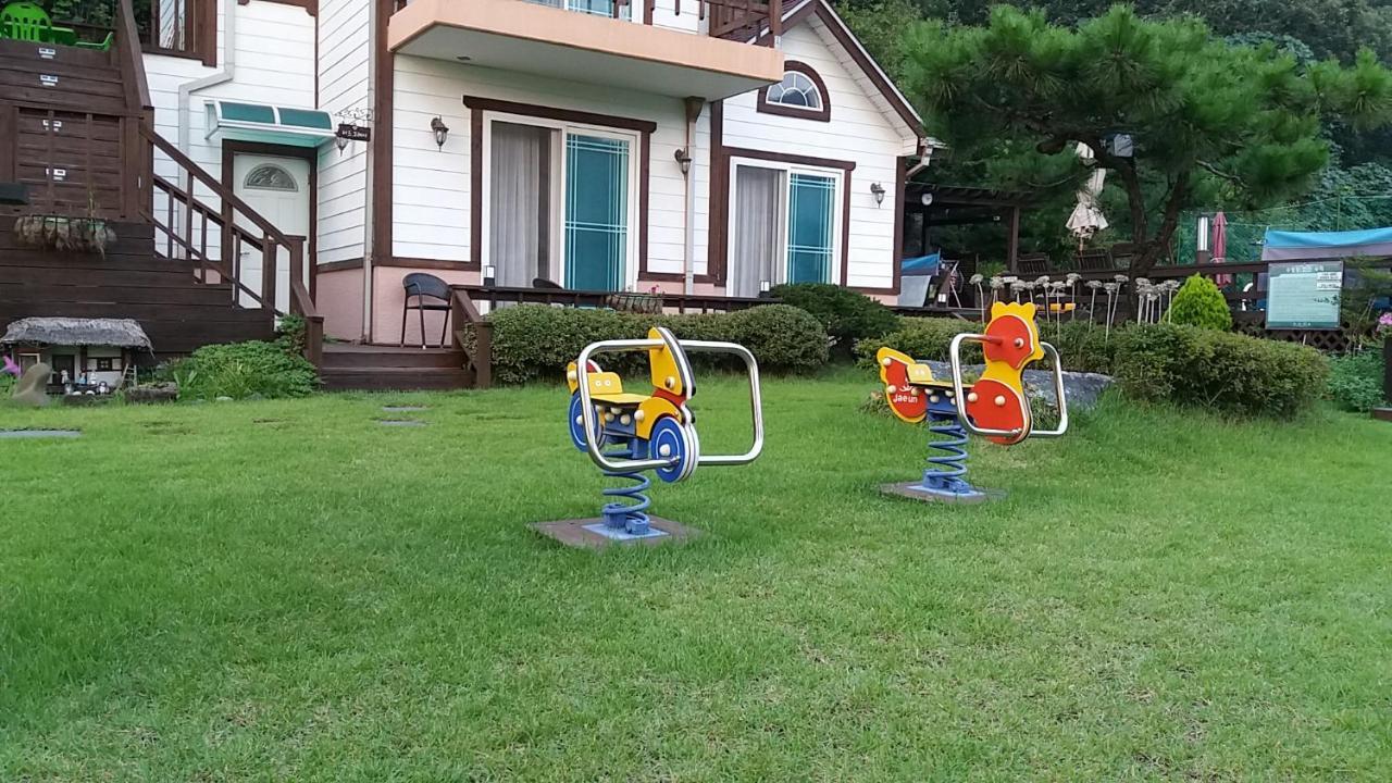 Forest Of Color Pension Hongcheon Eksteriør billede