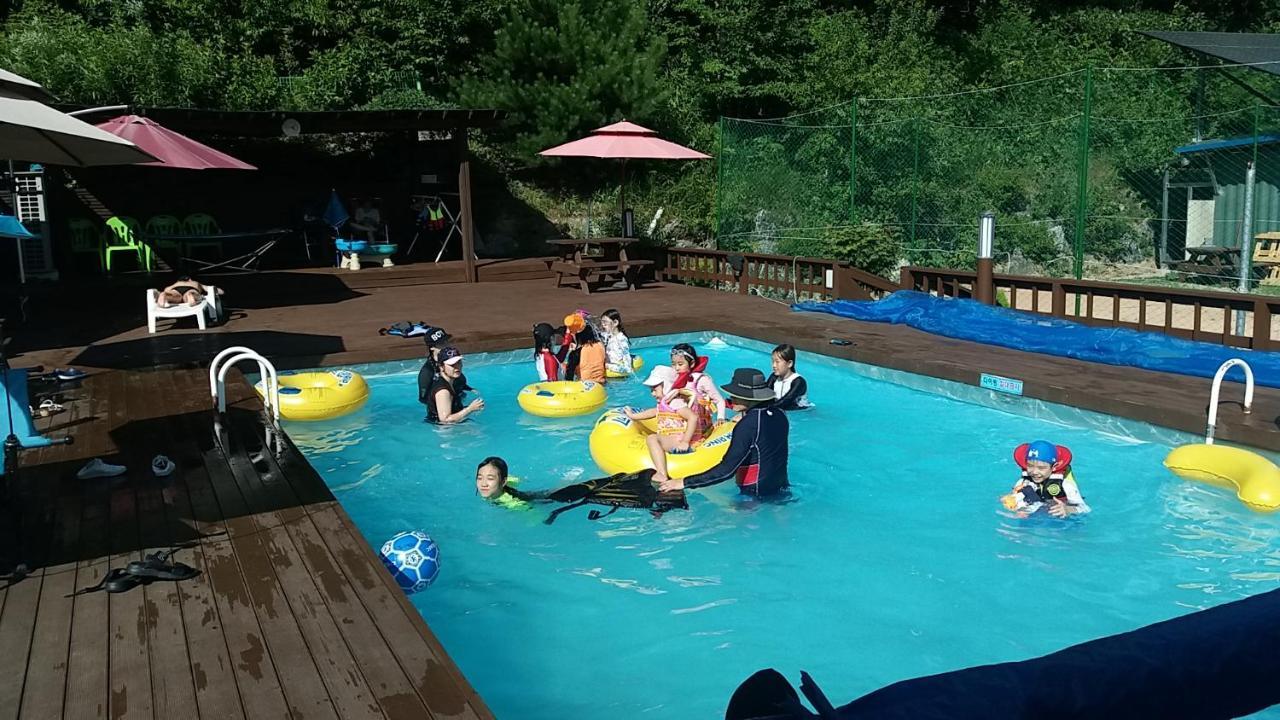 Forest Of Color Pension Hongcheon Eksteriør billede