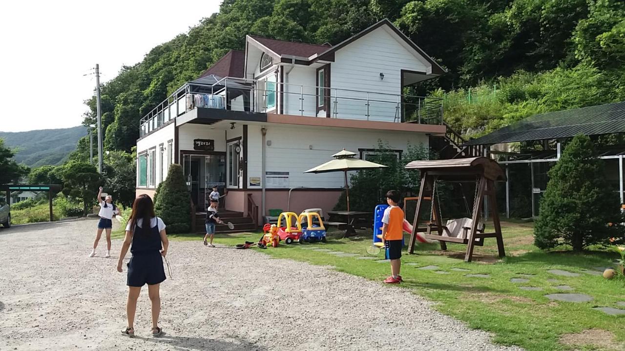 Forest Of Color Pension Hongcheon Eksteriør billede